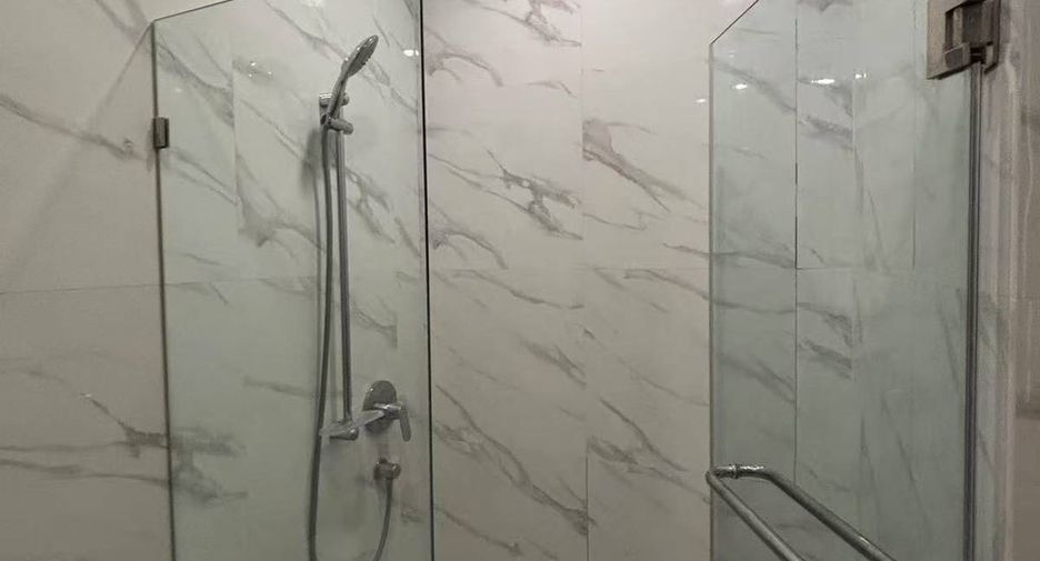 For sale 1 bed condo in Khlong Toei, Bangkok