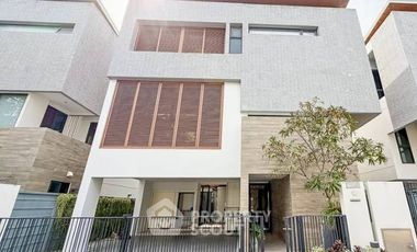 For rent and for sale 5 bedrooms house in Huai Khwang, Bangkok
