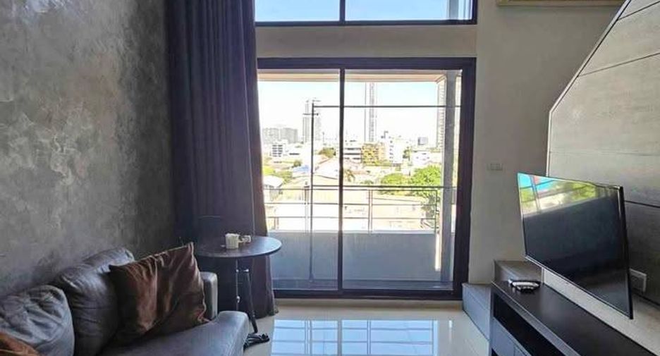 For sale 1 bed condo in Huai Khwang, Bangkok