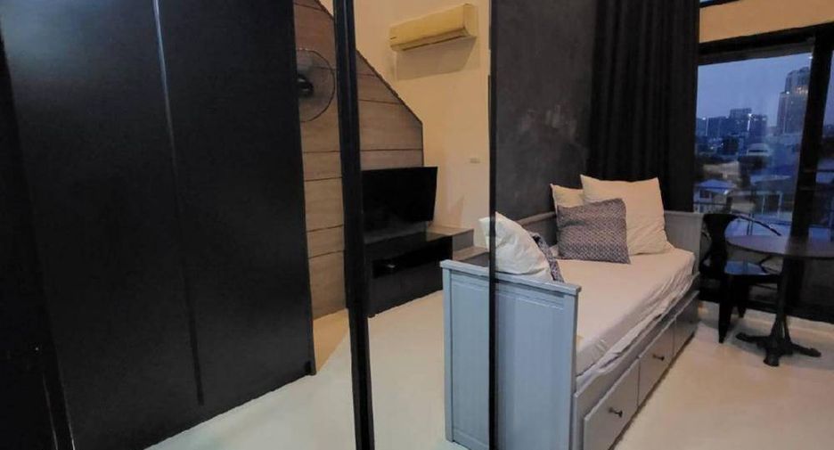 For sale 1 bed condo in Huai Khwang, Bangkok