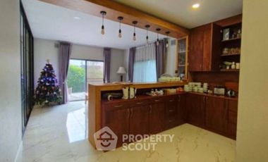 Haus zum Kauf mit 4 Zimmer in Saphan Sung, Bangkok