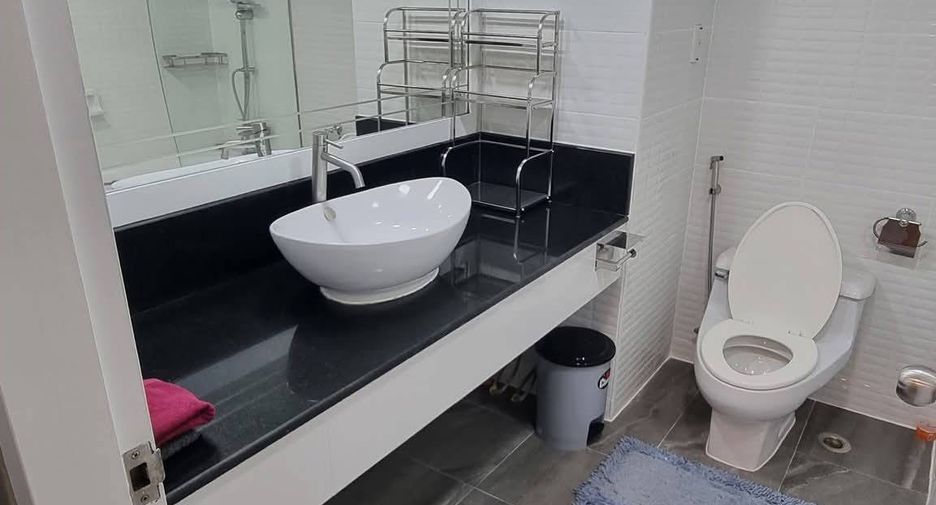 For sale 1 bed condo in Khlong Toei, Bangkok