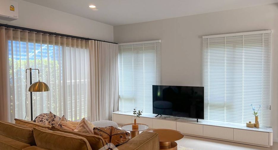 For sale 4 bedrooms house in Bang Kapi, Bangkok