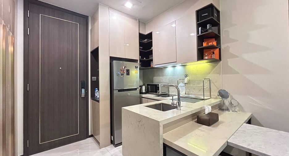 For sale 1 bed condo in Khlong Toei, Bangkok