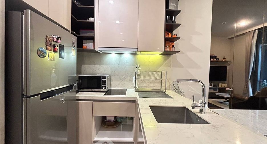 For sale 1 bed condo in Khlong Toei, Bangkok