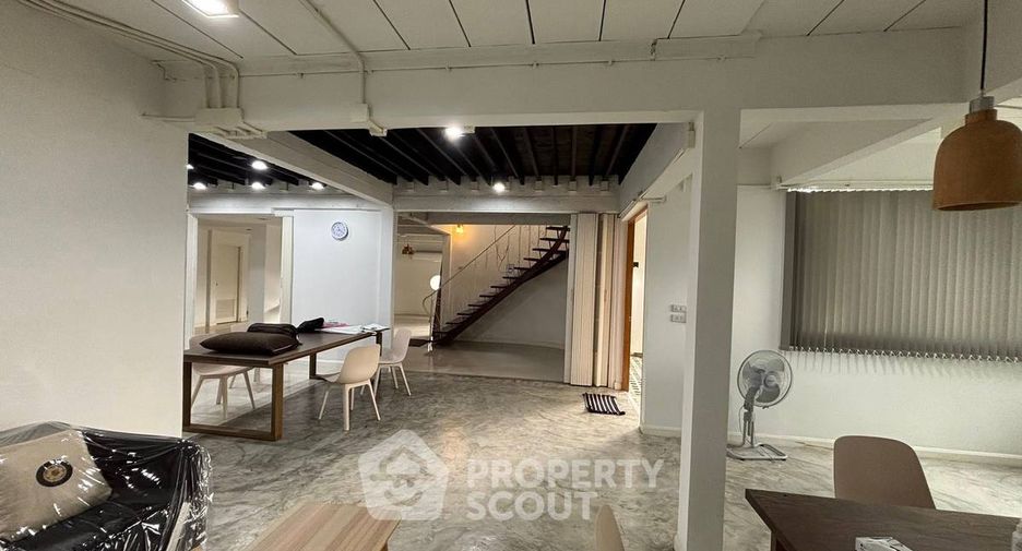 For sale 5 bedrooms house in Lat Phrao, Bangkok