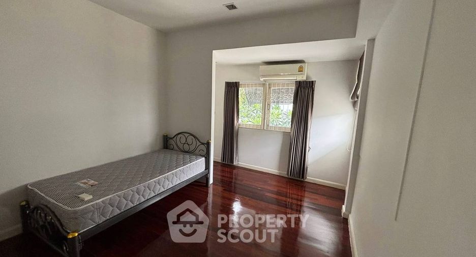 For sale 5 bedrooms house in Lat Phrao, Bangkok