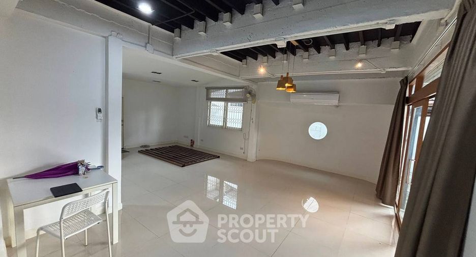 For sale 5 bedrooms house in Lat Phrao, Bangkok
