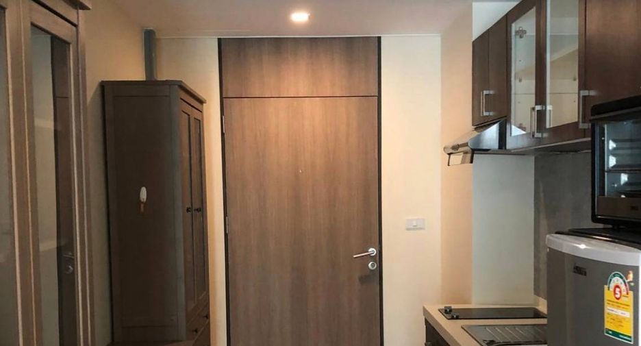 For sale 1 bed condo in Khlong Toei, Bangkok