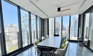 For sale 4 bedrooms condo in Khlong Toei, Bangkok