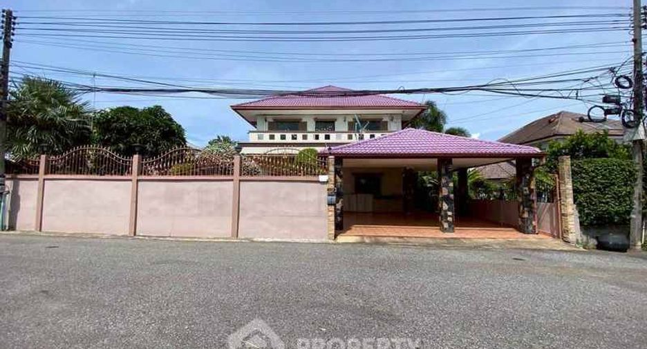For sale 4 bedrooms house in East Pattaya, Pattaya