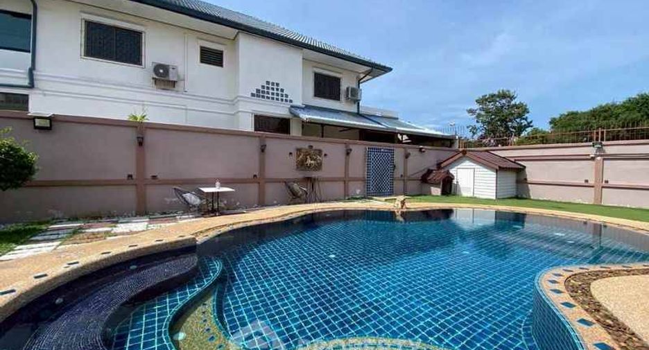 For sale 4 bedrooms house in East Pattaya, Pattaya