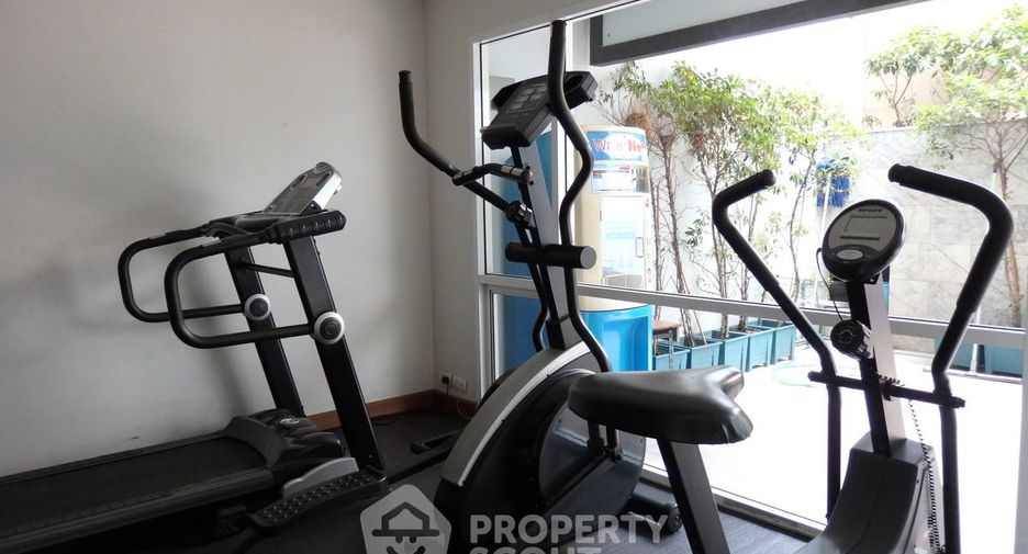 For sale 1 bed condo in Phra Khanong, Bangkok