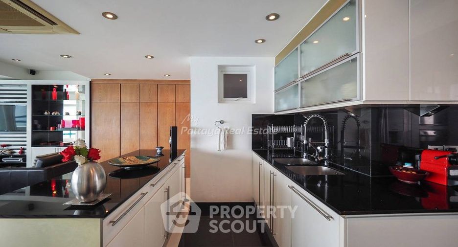 For sale 3 bedrooms condo in Jomtien, Pattaya