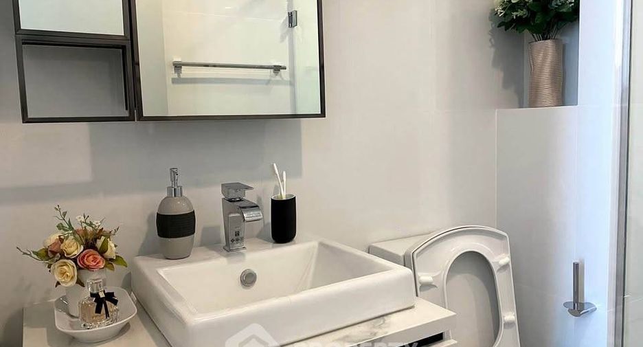 For sale 1 bed condo in Phra Khanong, Bangkok