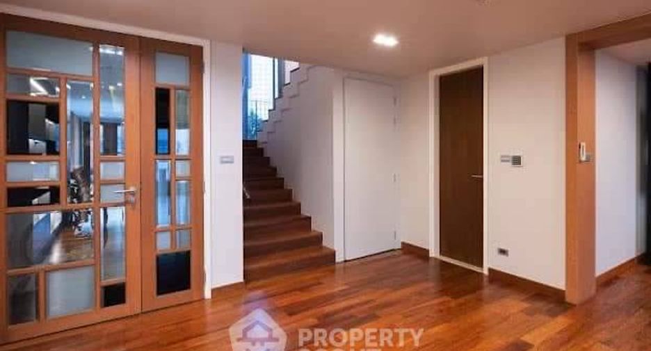 Condo en venta de 3 habitaciones en Yan Nawa, Bangkok