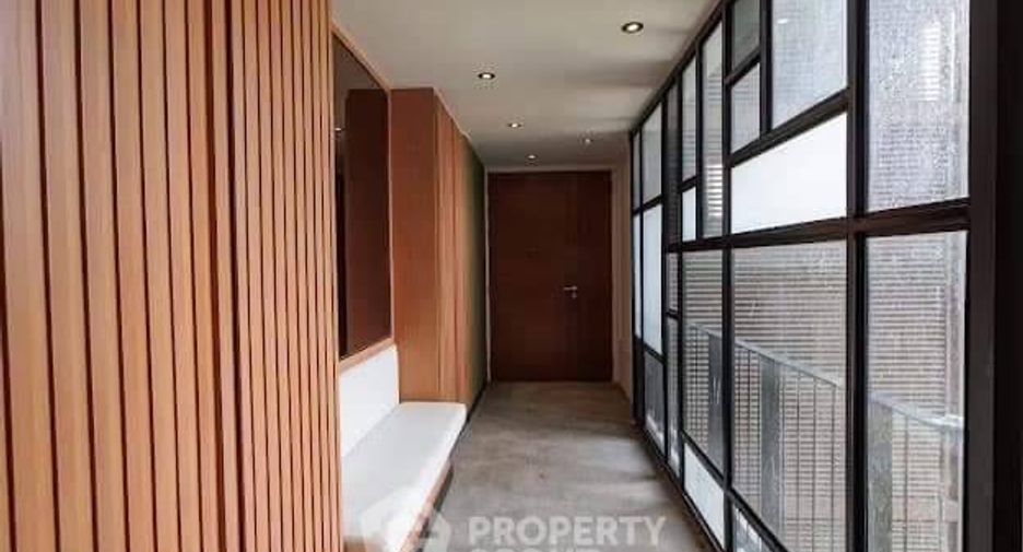 Condo en venta de 3 habitaciones en Yan Nawa, Bangkok