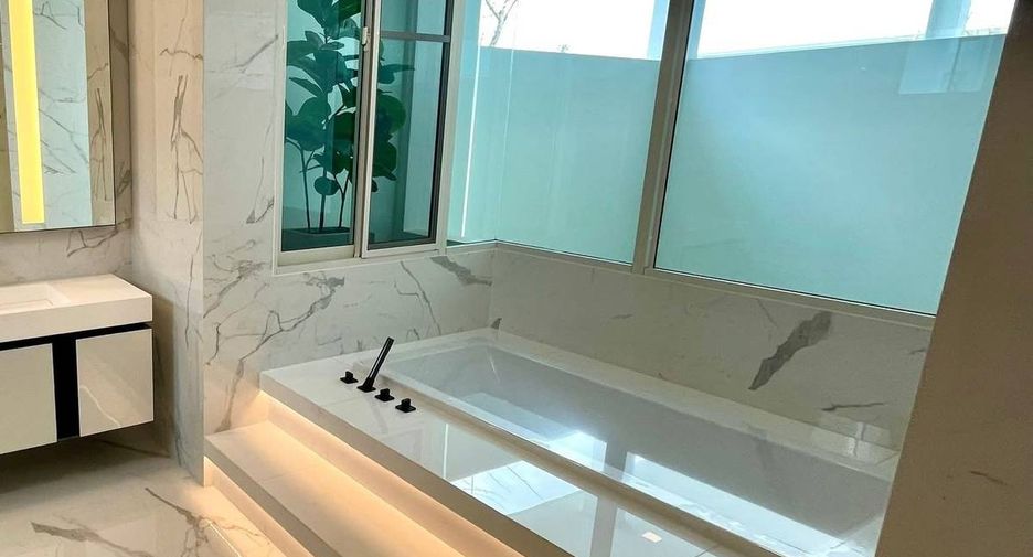 For rent and for sale 4 bedrooms house in Bueng Kum, Bangkok