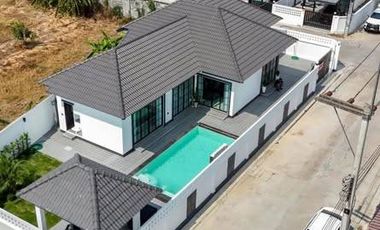 For sale 4 bedrooms house in East Pattaya, Pattaya