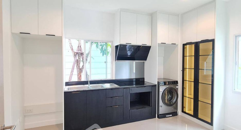 Casa en alquiler y en venta de 3 habitaciones en Saphan Sung, Bangkok