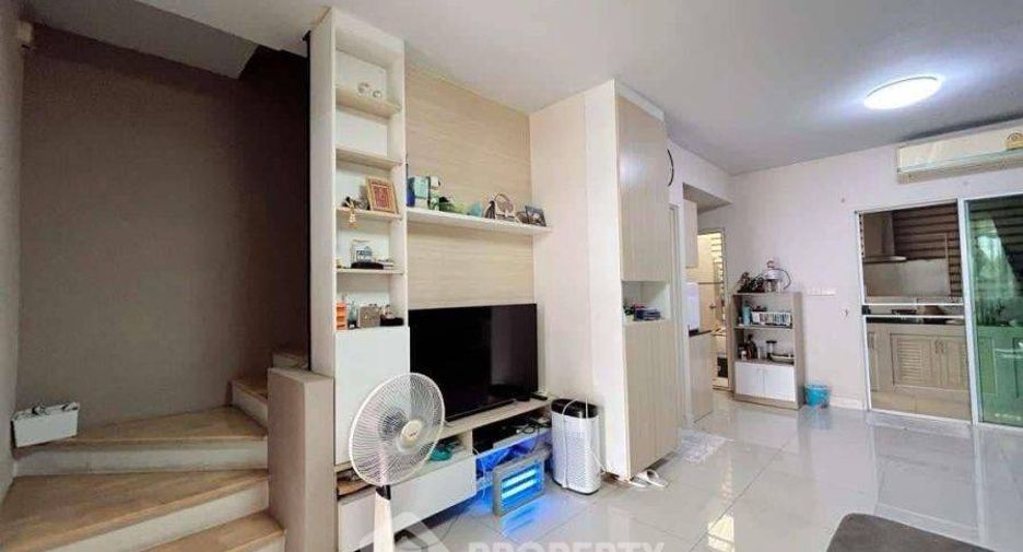 For sale 3 bedrooms townhouse in Lat Phrao, Bangkok