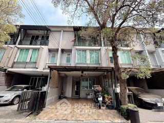 出售 3 卧室 联排别墅 在 Lat Phrao, 曼谷