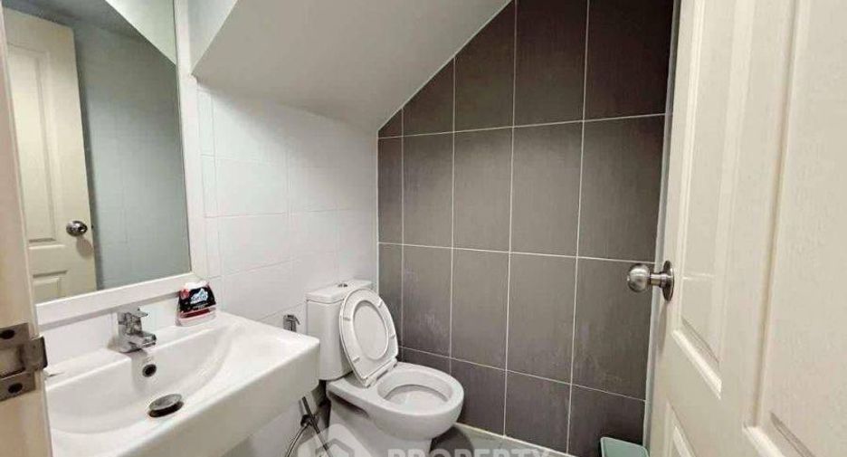 For sale 3 bedrooms townhouse in Lat Phrao, Bangkok