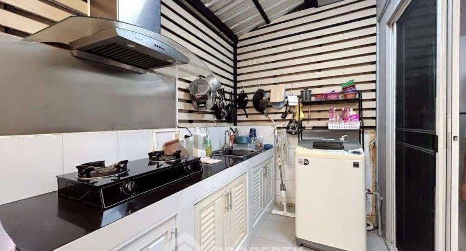 For sale 3 bedrooms townhouse in Lat Phrao, Bangkok