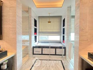 Condo en alquiler y en venta de 2 habitaciones en Khlong San, Bangkok