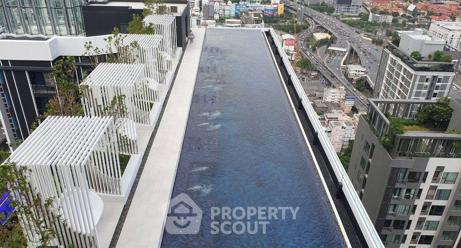 For sale 2 bedrooms condo in Huai Khwang, Bangkok