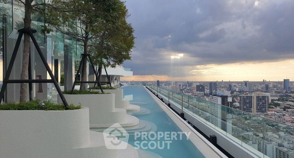 For sale 2 bedrooms condo in Huai Khwang, Bangkok