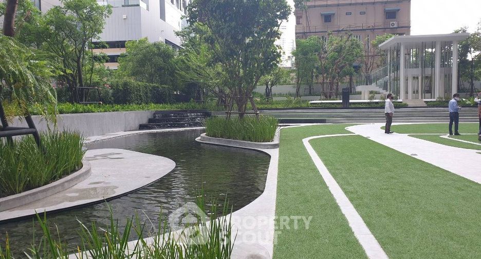 For sale 2 bedrooms condo in Huai Khwang, Bangkok