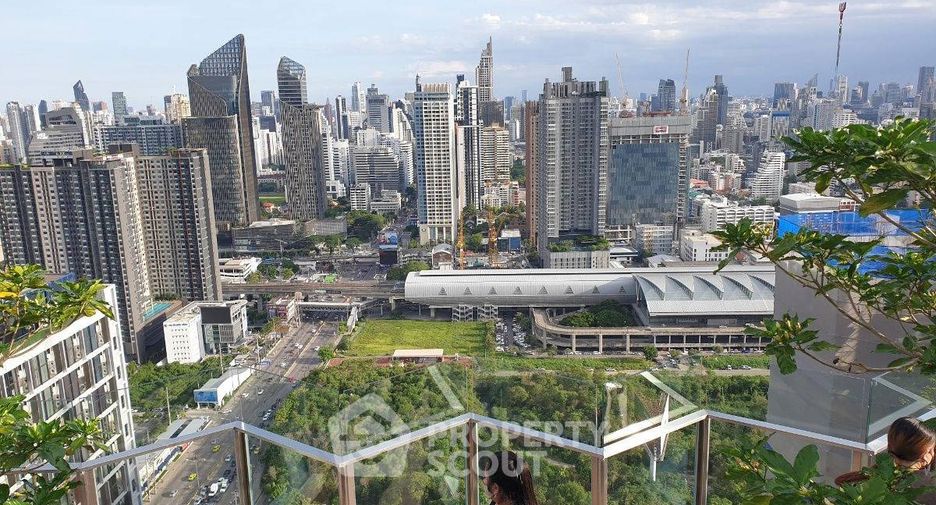 For sale 2 bedrooms condo in Huai Khwang, Bangkok