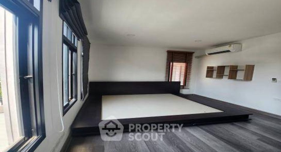 For sale 4 bedrooms townhouse in Phan Thong, Chonburi