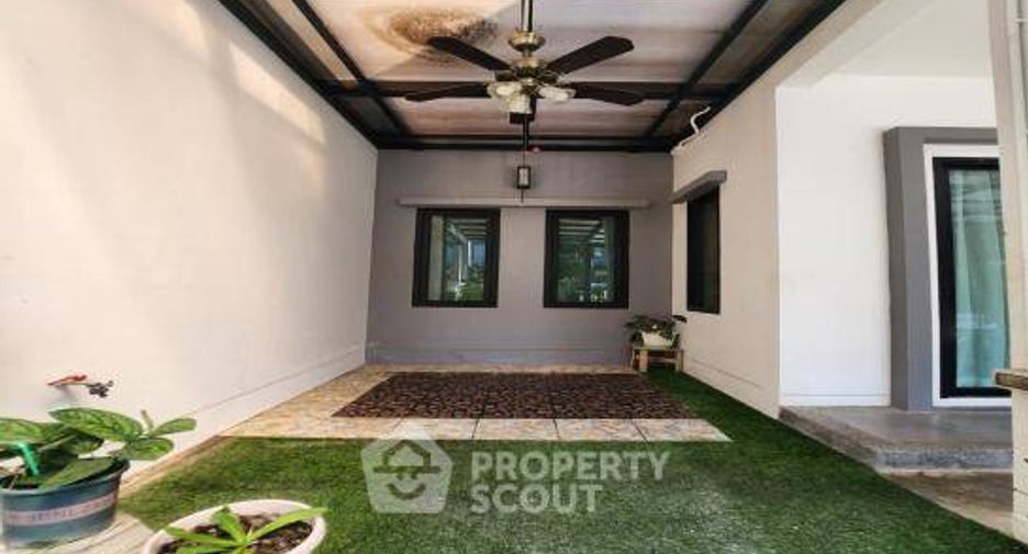 For sale 4 bedrooms townhouse in Phan Thong, Chonburi