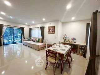 For rent そして for sale 3 ベッドルーム house in Min Buri, Bangkok