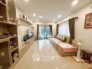 For rent そして for sale 3 ベッドルーム house in Min Buri, Bangkok