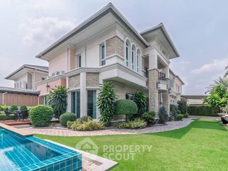 Casa en venta de 7 habitaciones en Taling Chan, Bangkok