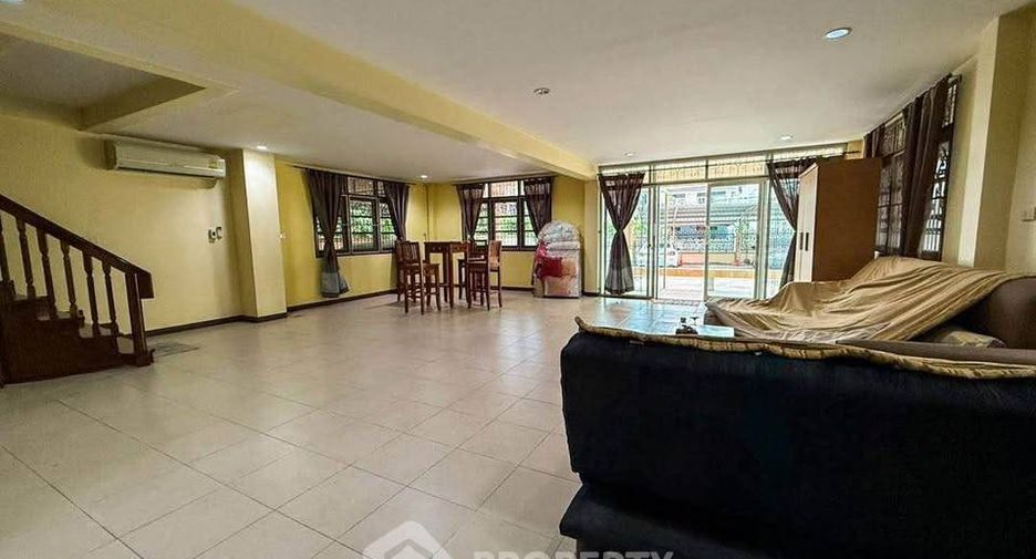 For sale 3 bedrooms house in Si Racha, Chonburi