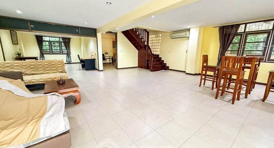 For sale 3 bedrooms house in Si Racha, Chonburi