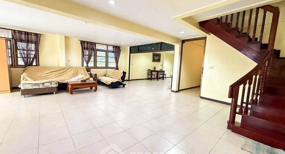For sale 3 bedrooms house in Si Racha, Chonburi