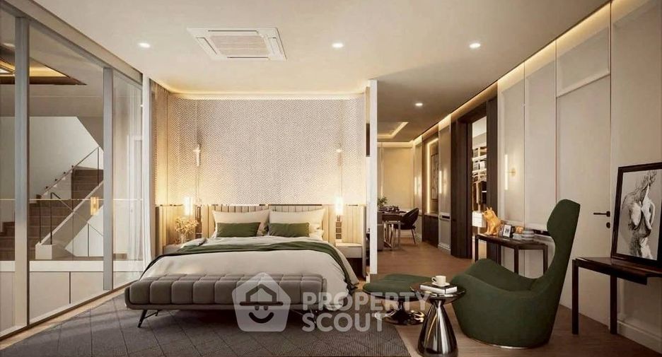 For sale 5 bedrooms townhouse in Lat Phrao, Bangkok