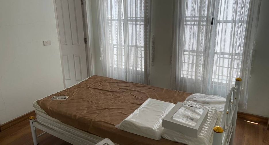 For sale 3 bedrooms townhouse in Lat Phrao, Bangkok