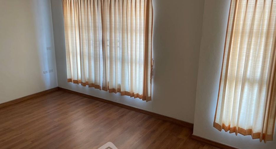 For sale 3 bedrooms townhouse in Lat Phrao, Bangkok