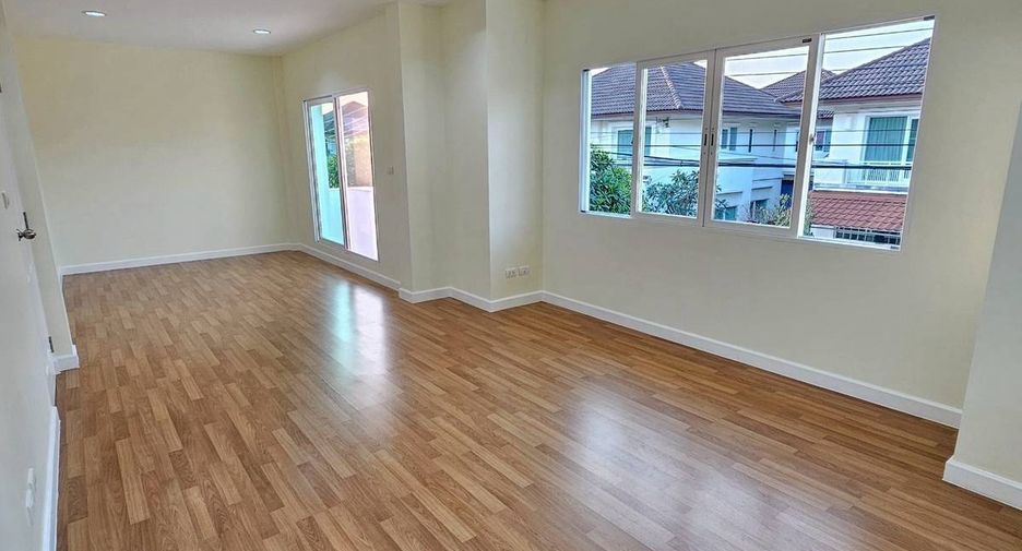 For sale 3 bedrooms house in Khan Na Yao, Bangkok