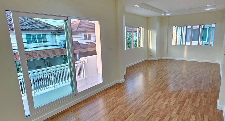 For sale 3 bedrooms house in Khan Na Yao, Bangkok