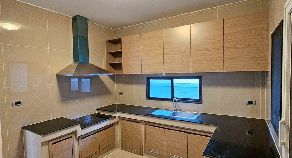 For sale 4 bedrooms house in Sai Mai, Bangkok