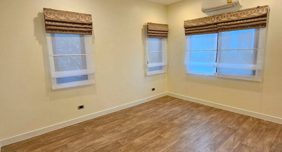 For sale 4 bedrooms house in Sai Mai, Bangkok