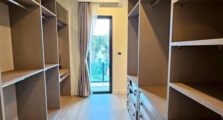 For sale 4 bedrooms house in Sai Mai, Bangkok