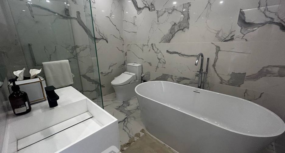 Condo en venta de 2 habitaciones en Khlong Toei, Bangkok